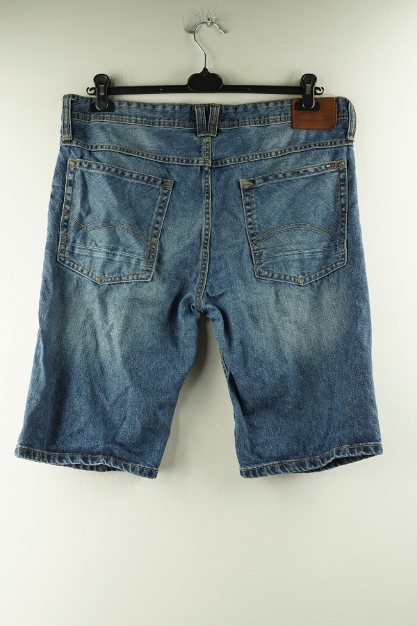 Krótkie spodenki niebieskie jeansowe - TOMMY HILFIGER zdjęcie 2