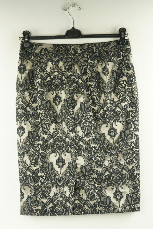 Spódnica w czarne kwiaty  - M&S WOMAN zdjęcie 1