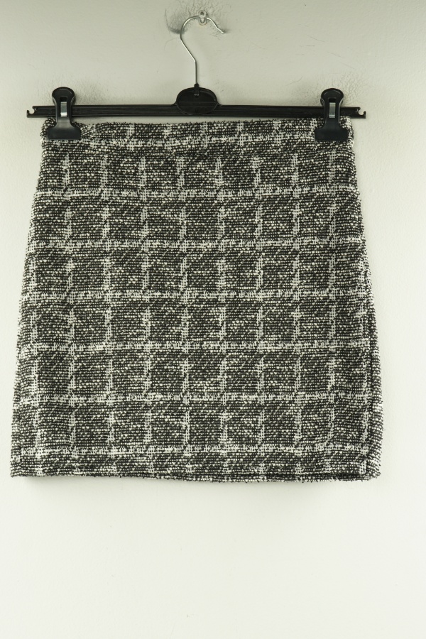 Spódnica czarno-biała kopertowa - QUIZ zdjęcie 2