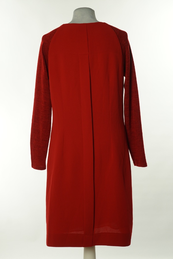 Sukienka czerwona ze sweterkowymi rękawami - NUANCE zdjęcie 2