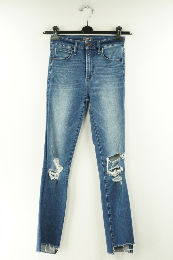 Spodnie niebieskie jeansowe z dziurami na kolanach i przetarciami - ABERCROMBIE & FITCH zdjęcie 1