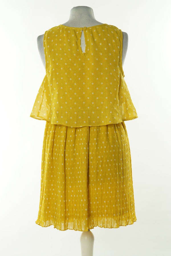 Sukienka żółta w białe kropki z plisowanym dołem - INFLUENCE zdjęcie 2