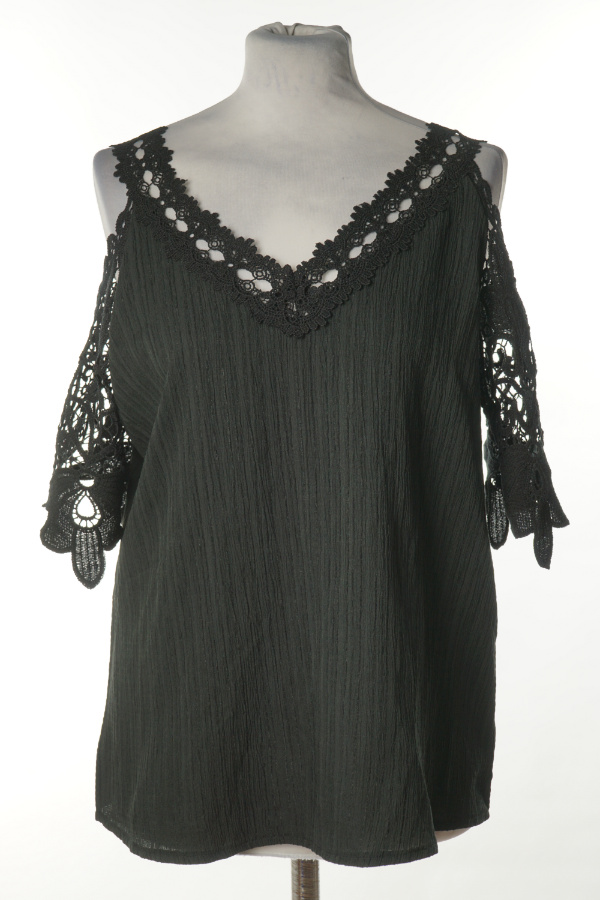 Bluzka czarna z ażurowymi, opadającymi rękawami - BRAK METKI Z NAZWĄ PRODUCENTA zdjęcie 2