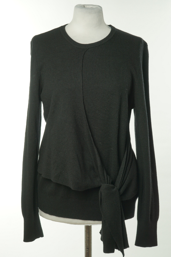 Sweter czarny z ozdobnym wiązaniem - INWEAR zdjęcie 1