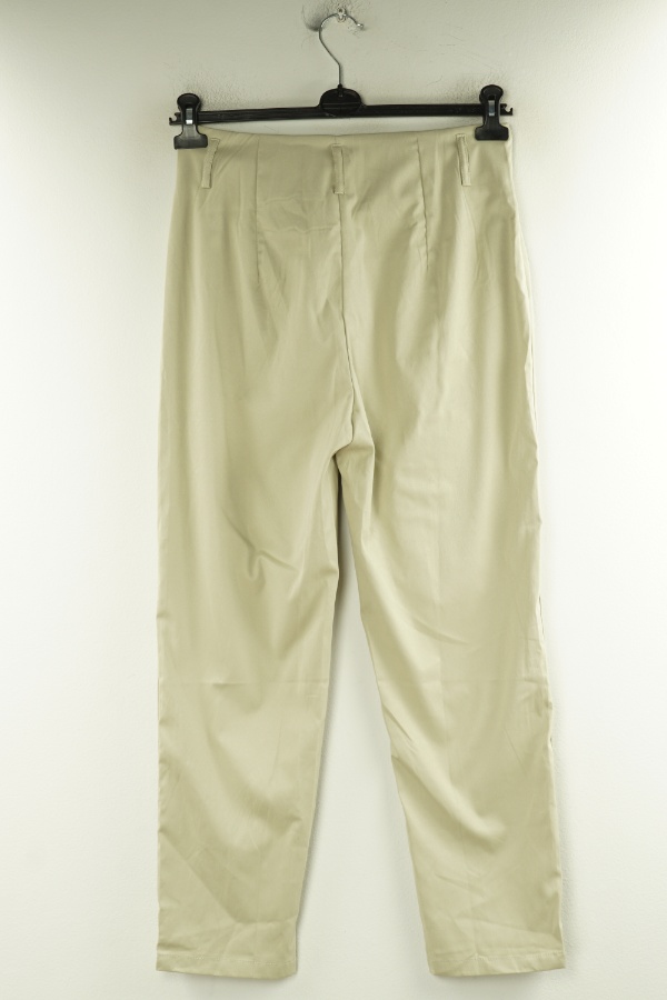 Spodnie beżowe z dużymi kieszeniami - BRAK METKI Z NAZWĄ PRODUCENTA zdjęcie 2