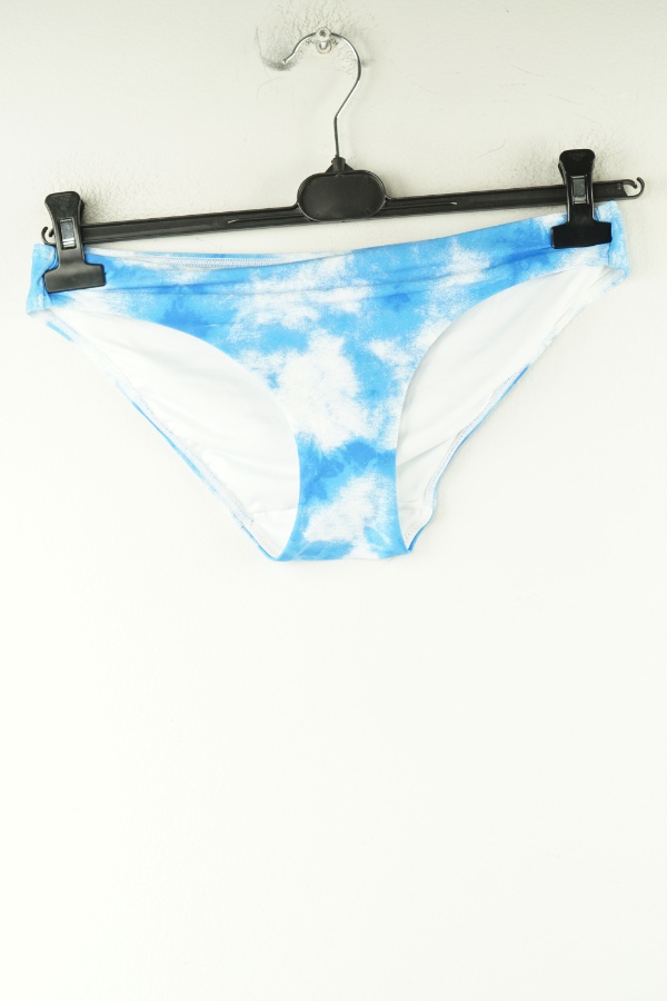 Dół od bikini niebieski w białe chmurki  - NEXT zdjęcie 1