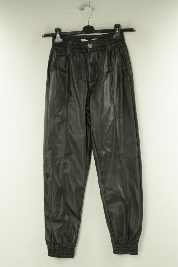 Spodnie ekoskóra czarne - BERSHKA zdjęcie 1