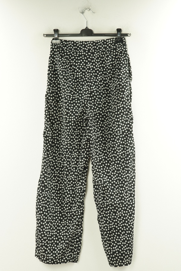 Spodnie czarne w białe kwiatki - SHEIN zdjęcie 2