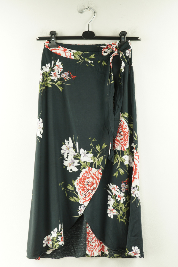 Spódnica kopertowa czarna w duże biało - czerwone kwiaty, 100% wiskoza - MISS SELFRIDGE zdjęcie 1