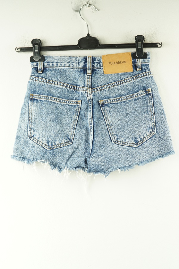 Spodenki krótkie jeanoswe niebieskie z dziurami / poszarpane  - PULL&BEAR zdjęcie 2