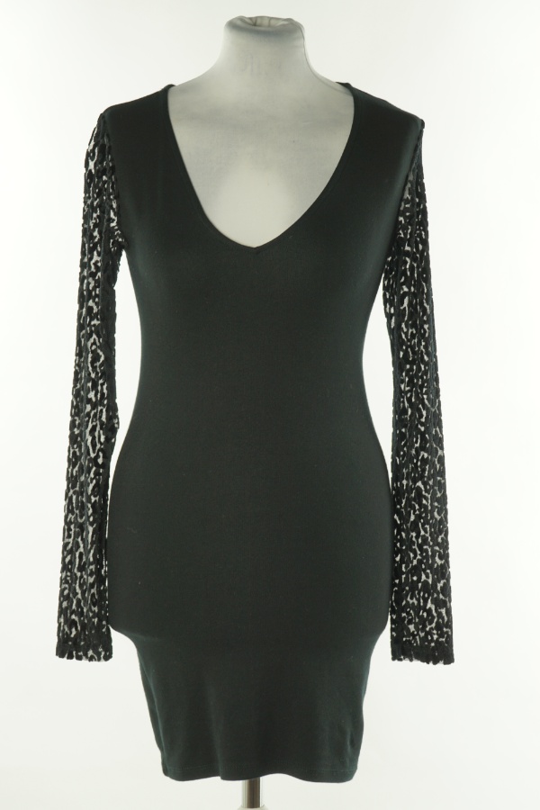 Sukienka czarna gładka z koronkowym rękawem - PULL&BEAR zdjęcie 1