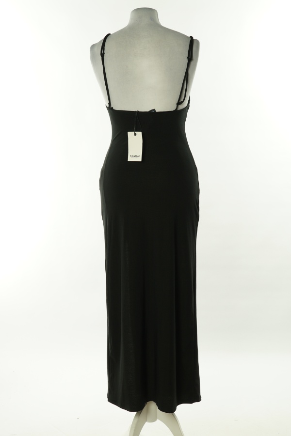 Sukienka czarna na cienkich ramiączkach - PULL&BEAR zdjęcie 2