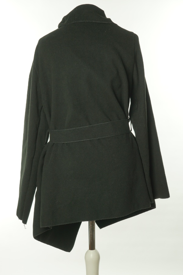 Narzutka czarna z paskiem - BRAK METKI Z NAZWĄ PRODUCENTA zdjęcie 2