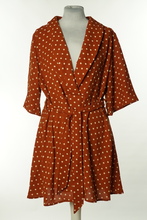 Sukienka karmelowa w białe kropki - PRETTYLITTLETHING zdjęcie 1
