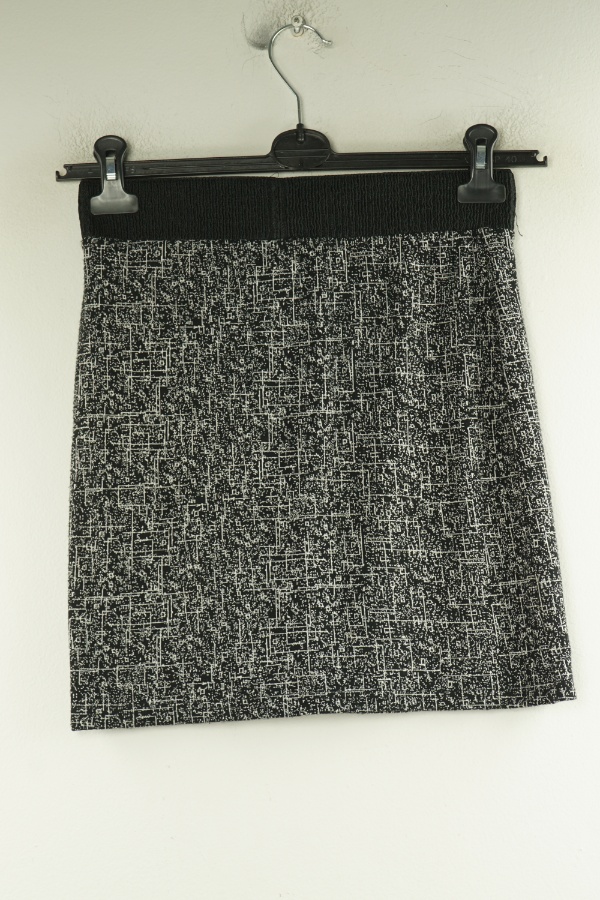 Spódnica czarna w białe ciapki - VERO MODA zdjęcie 2