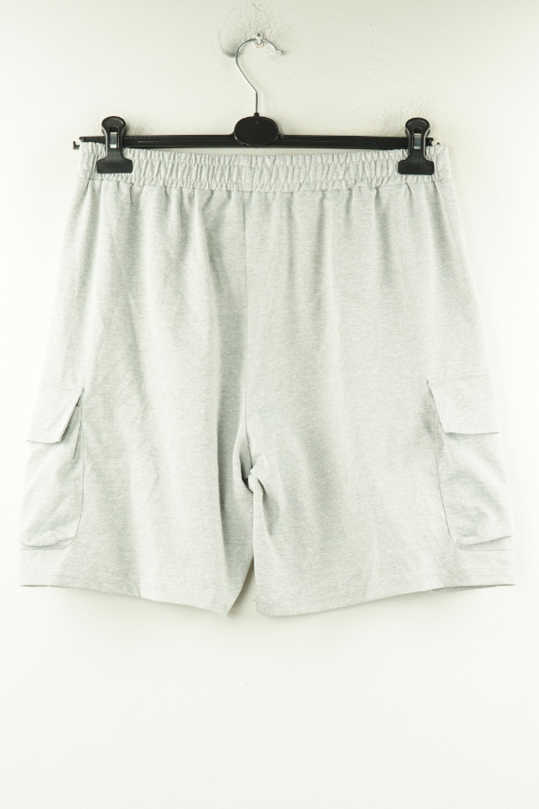 Krótkie spodenki szare dresowe z kieszeniami - MANFINITY zdjęcie 2