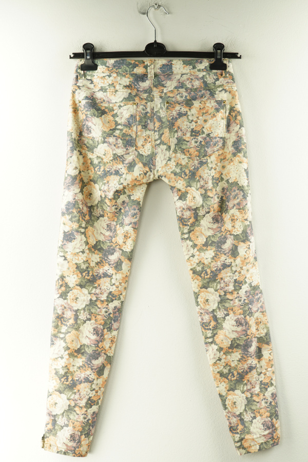 Spodnie jeansowe kwieciste - PULL&BEAR zdjęcie 2