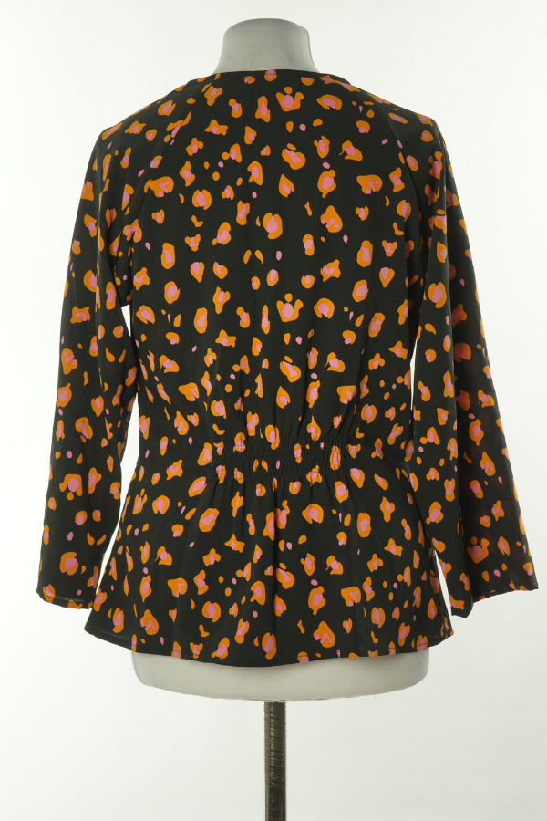 Bluzka czarna w pomarańczowo-różowe ciapki - PIECES zdjęcie 2