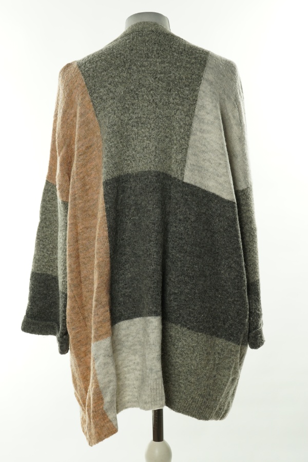 Narzutka sweterkowa szaro-brzoskwiniowa - ONLY zdjęcie 2