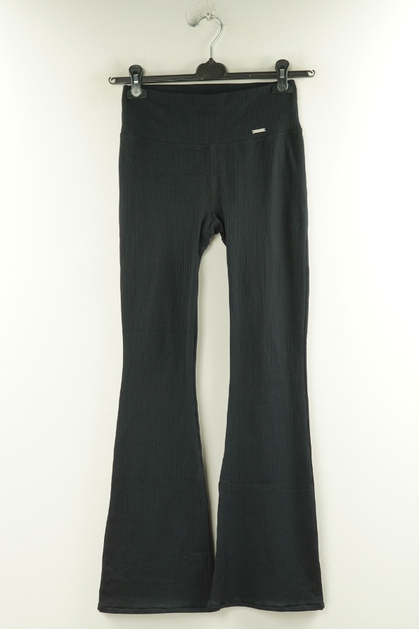 Spodnie czarne prążkowane dzwony - AIM'N zdjęcie 1