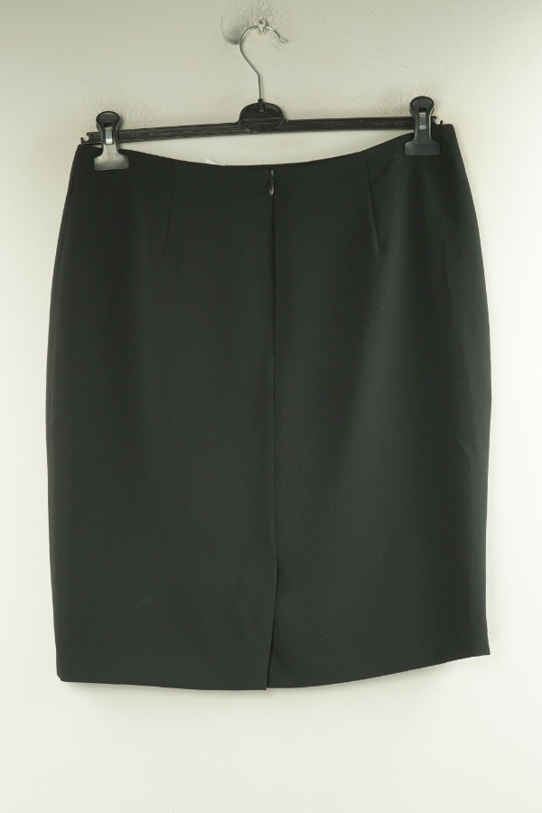 Spódnica czarna materiałowa - VOGUE zdjęcie 2