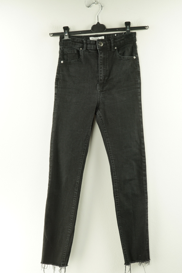 Spodnie czarne jeansowe z wysokim stanem - PULL&BEAR zdjęcie 1