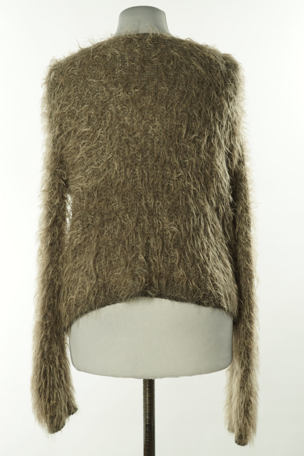 Narzutka zapinana na guzik włochata - MADE IN ITALY zdjęcie 2