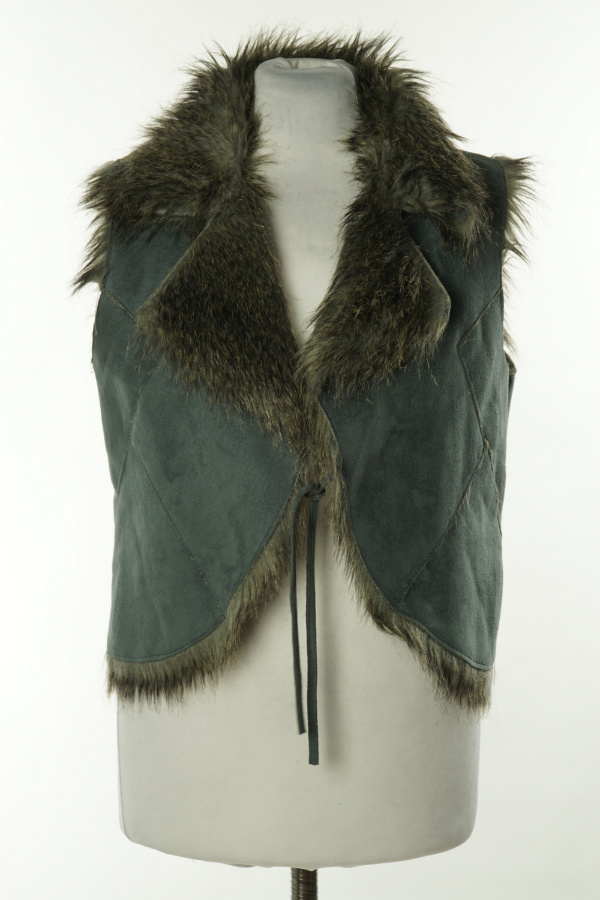 Narzutka szara ocieplana sztucznym futerkiem - TARA zdjęcie 1