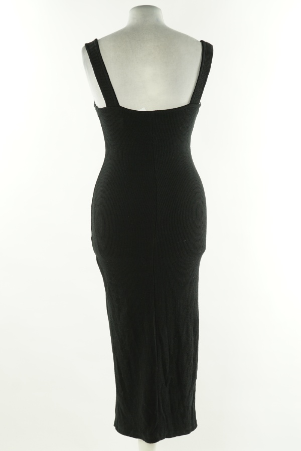 Sukienka czarna prążkowana z rozcięciem - BERSHKA zdjęcie 2