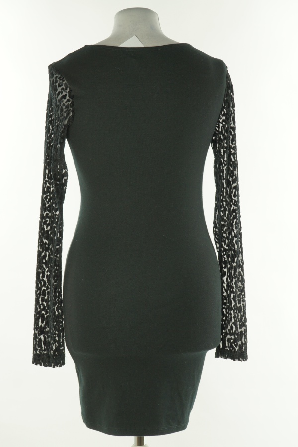 Sukienka czarna gładka z koronkowym rękawem - PULL&BEAR zdjęcie 2