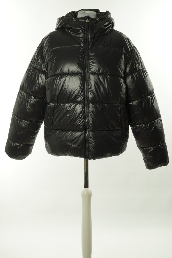 Kurtka czarna połyskująca pikowana - 157 zdjęcie 1