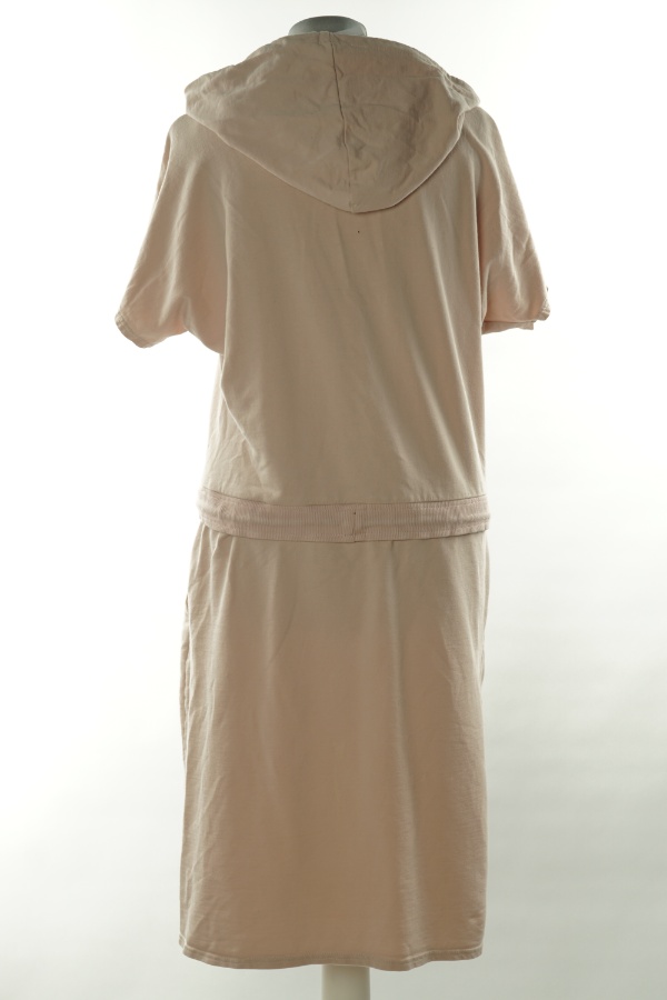 Sukienka różowa ze ściągaczem w talii - MARCELA zdjęcie 2