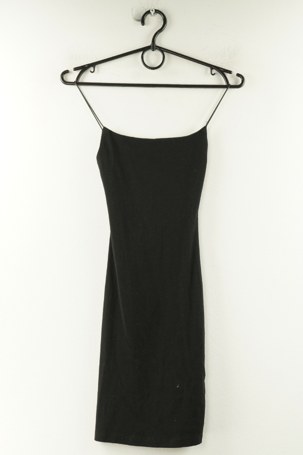 Sukienka czarna Pull&Bear - PULL&BEAR zdjęcie 1