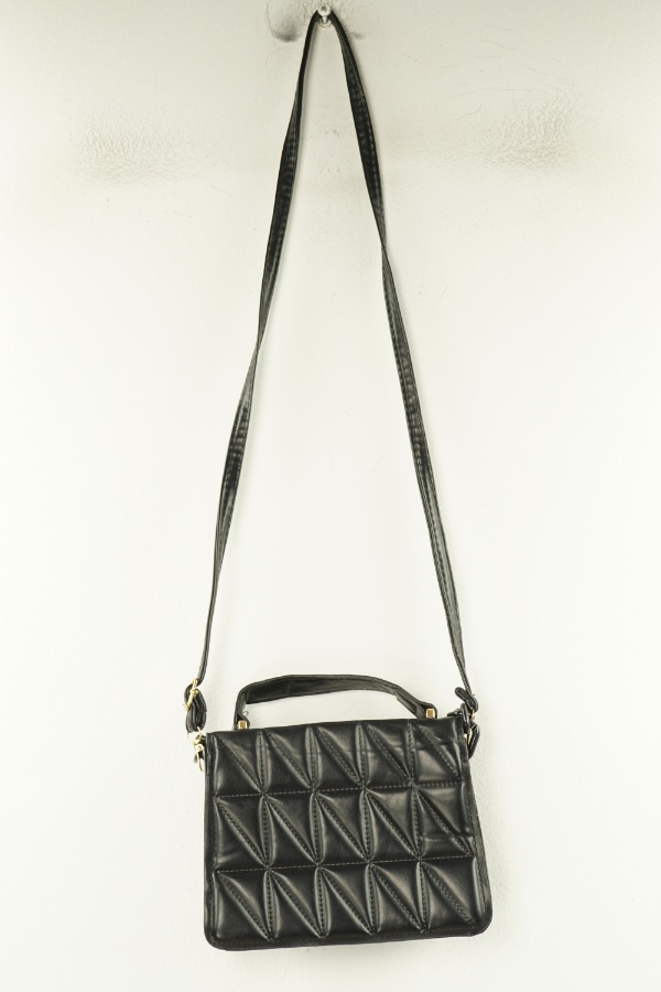 Torebka ekoskóra czarna z łańcuszkiem - BRAK METKI Z NAZWĄ PRODUCENTA zdjęcie 2