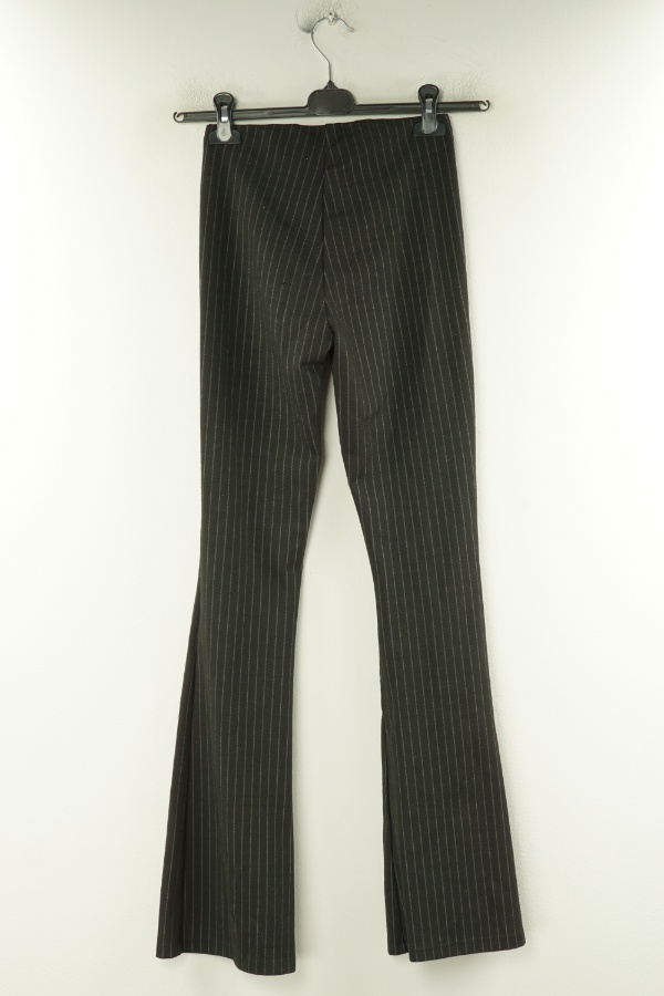 Spodnie czarne materiałowe w paski z wysokim stanem - PULL&BEAR zdjęcie 2