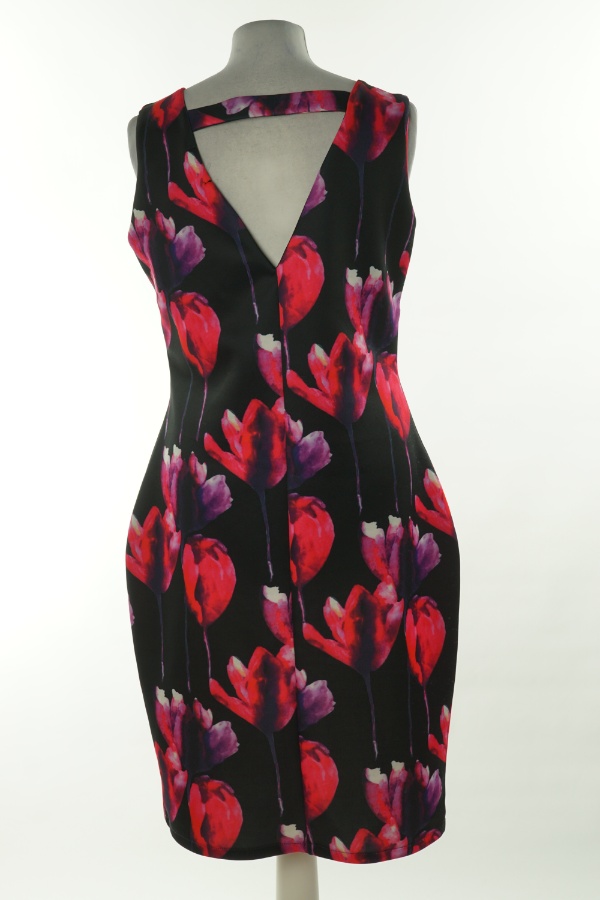 Sukienka czarna w duże kwiaty - QUIZ zdjęcie 2