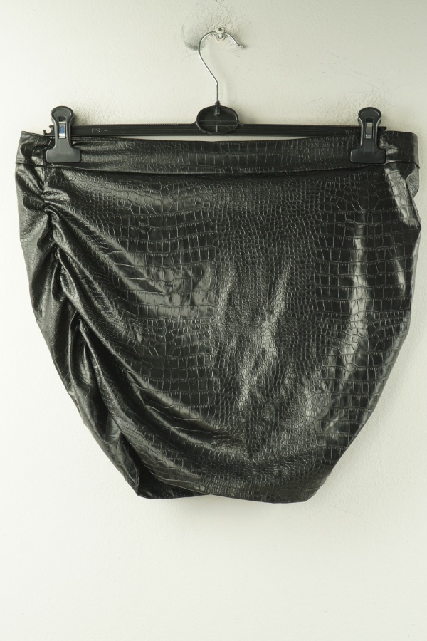 Spódnica czarna ekoskóra drapowana - SHEIN zdjęcie 2