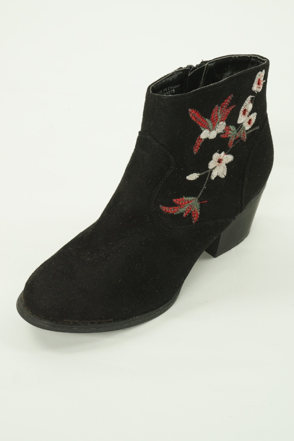 Botki czarne z wyszywanymi kwiatami - PEACOCKS zdjęcie 1