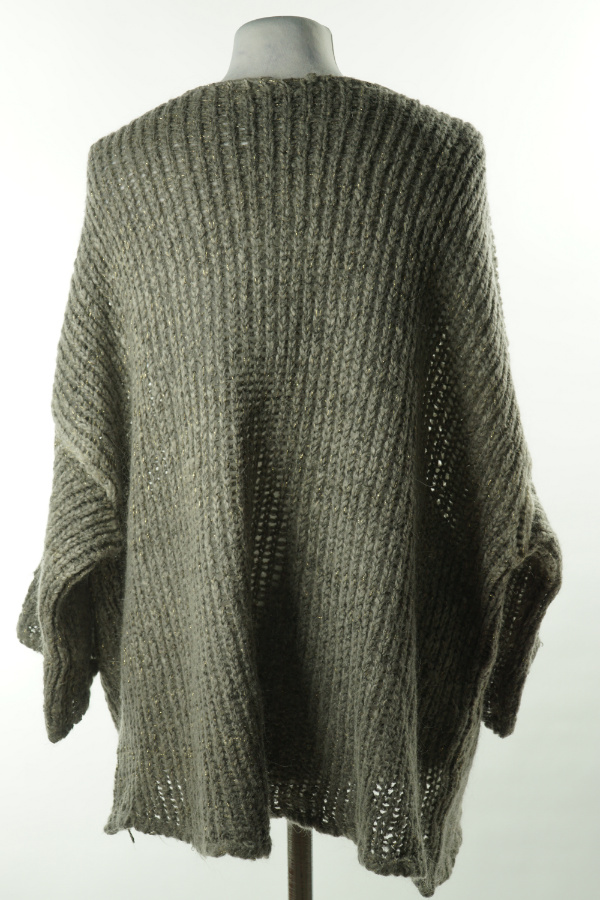Sweter szary przeplatany złotą nitką z rękawem 3/4 z domieszką moheru (15%) i wełny (10%) - MADE IN ITALY zdjęcie 2