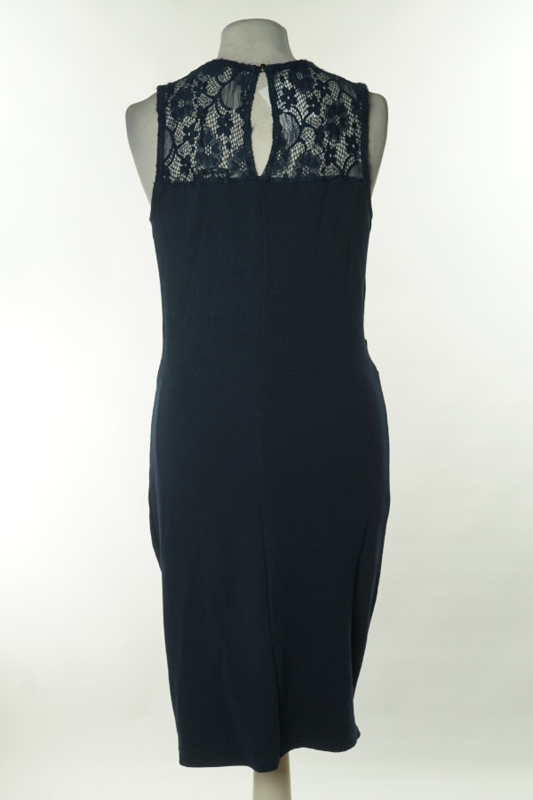 Sukienka granatowa z koronkową wstawką - MASSUMI zdjęcie 2