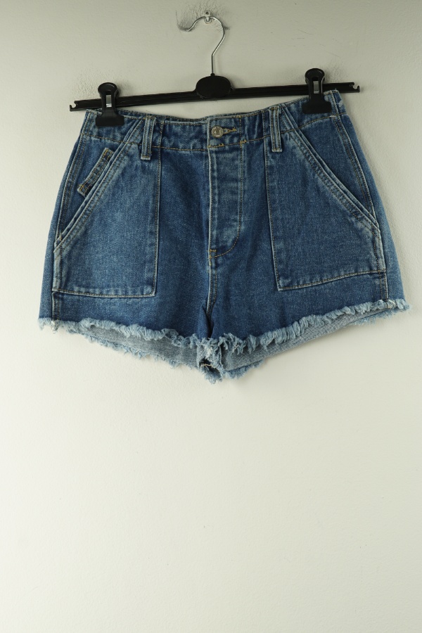 Krótkie spodenki niebieskie jeansowe z dużymi kieszeniami - FOREVER 21 zdjęcie 1