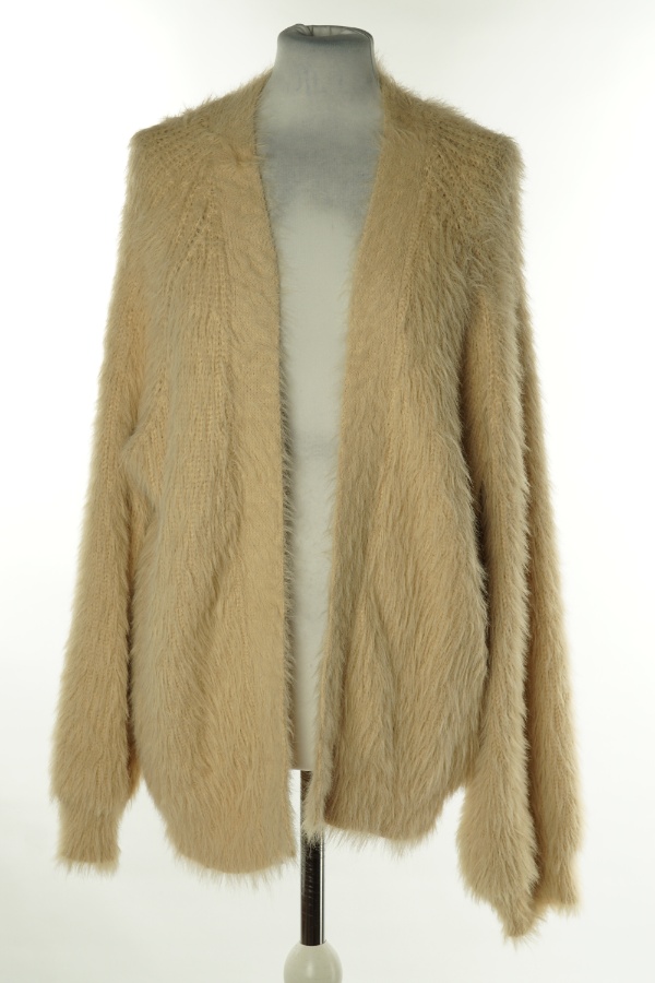 Narzutka puchata beżowa - GINATRICOT zdjęcie 1