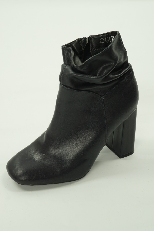 Botki czarne na obcasie - QUIZ zdjęcie 1