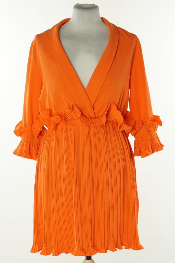 Sukienka pomarańczowa z plisowanym dołem - PREETY LITTLE THING zdjęcie 1