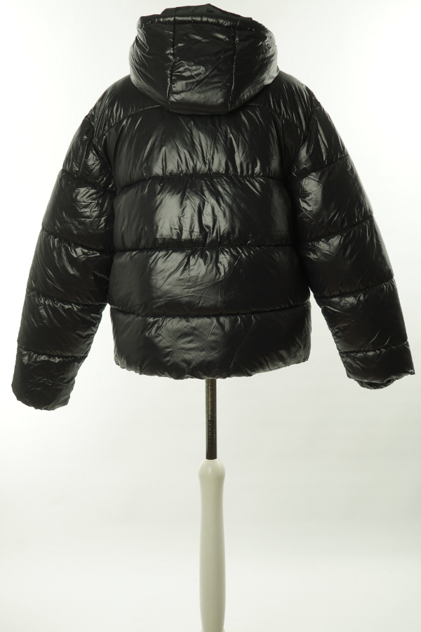 Kurtka czarna połyskująca pikowana - 157 zdjęcie 2