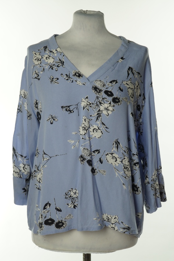 Bluzka niebieska w biało - czarne kwiaty - B.YOUNG zdjęcie 1