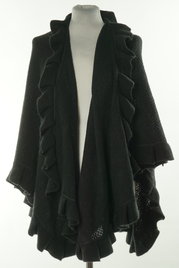 Narzutka czarna sweterkowa z falbanką - LINEA zdjęcie 1