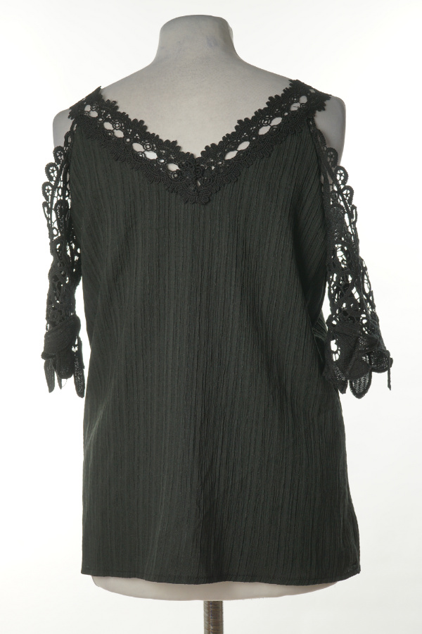 Bluzka czarna z ażurowymi, opadającymi rękawami - BRAK METKI Z NAZWĄ PRODUCENTA zdjęcie 1