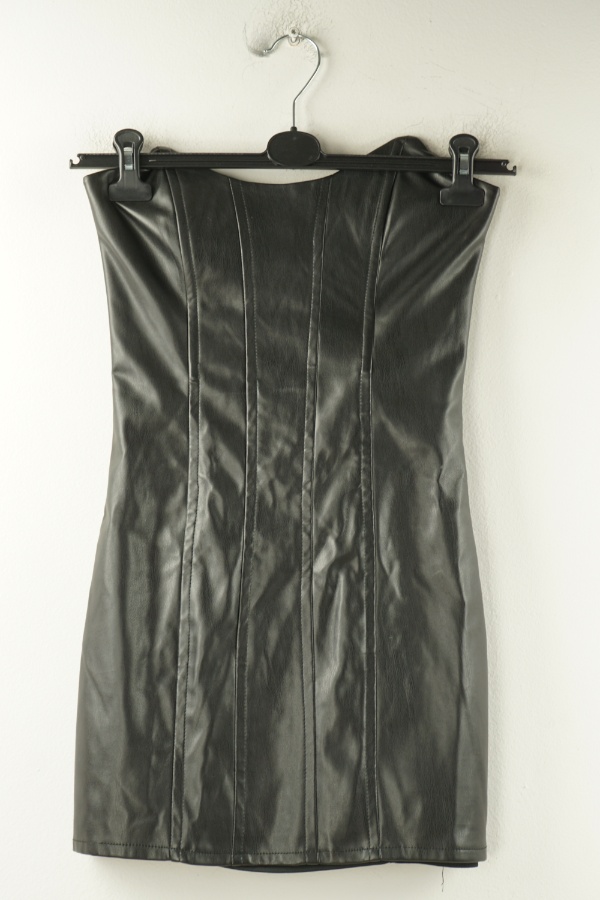 Sukienka czarna ekoskóra - NA-KD zdjęcie 1