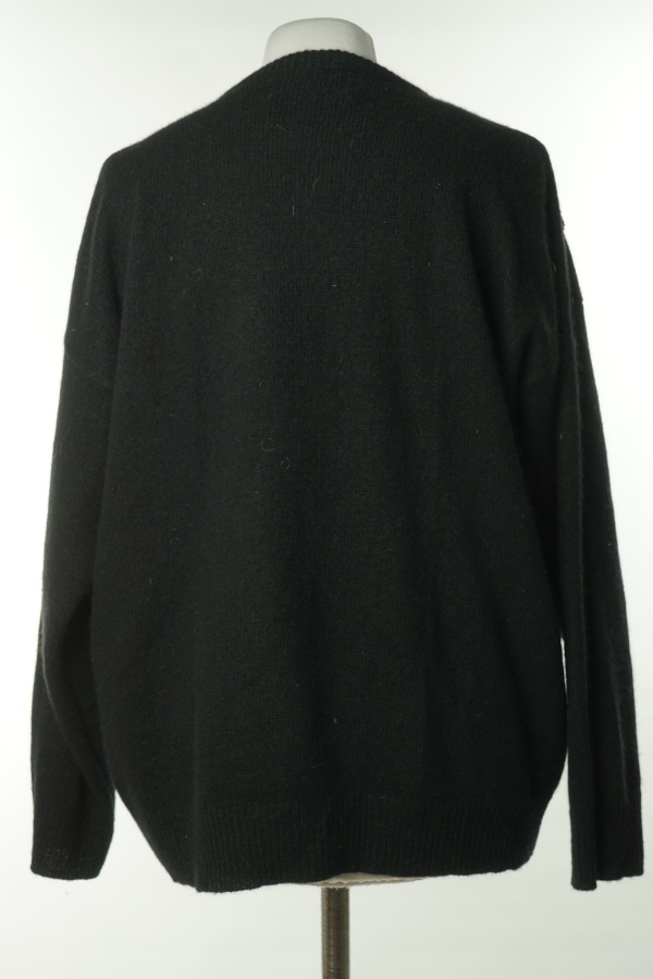 Sweter czarny z ozdobnymi koralikami i cekinami, w składzie wełna (70%) i angora (20%) - EXTRA ELEGANCE zdjęcie 2